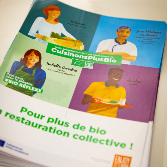 Visuel brochure pour les professionnels de la restauration collective